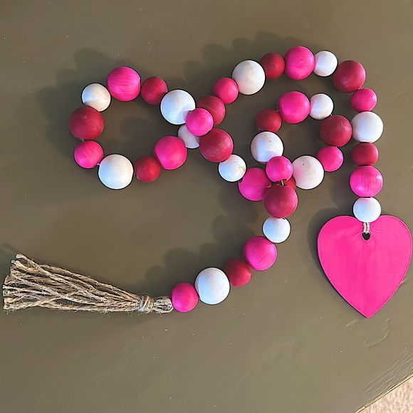 Tier Tray Decor Valentine 💘 Wood Painted Beads - Picture 2 of 9